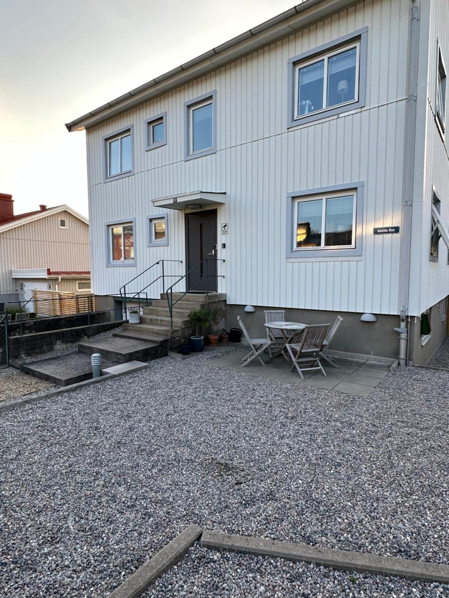 Annies Hus - Very Nice 2 Bedroom Apt Top Floor Strömstad Екстериор снимка